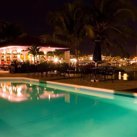 Pelican Bay Hotel 