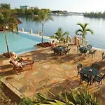 Pelican Bay Hotel 